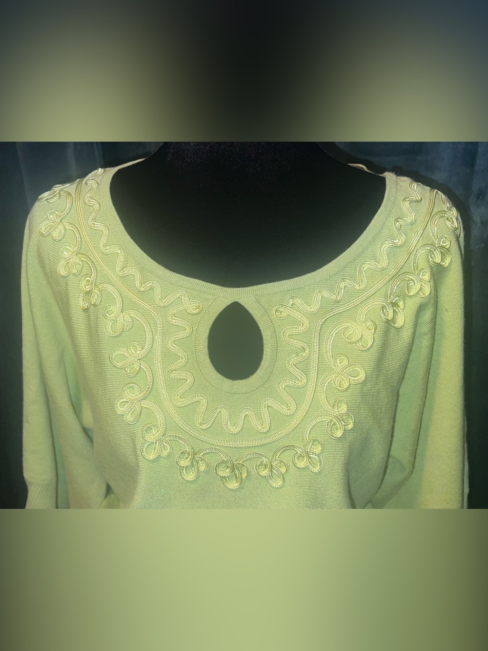 💚 Cable & Gauge Lightweight Knit Sweater - Color is Bright Lime Green 💚 Cute! - Picture 4 of 4